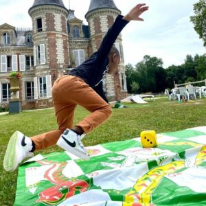 family day enfant saute